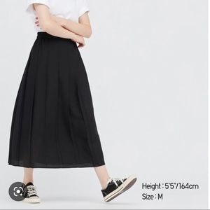 UNIQLO pleated maxi skirt